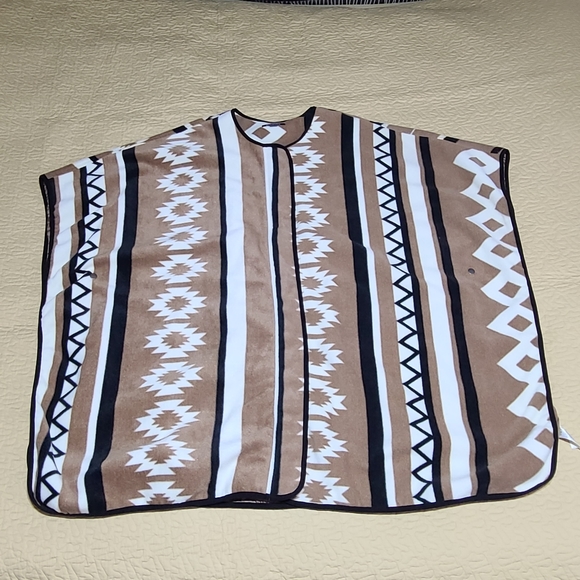 Roman's Western tribal pattern fleece cape poncho size 0X - Picture 2 of 11